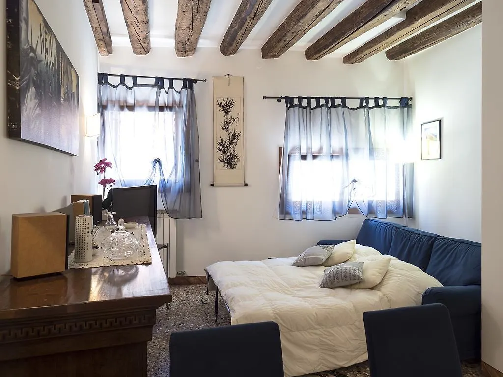 Romantic Lagoon - Canal View Venice Apartment
